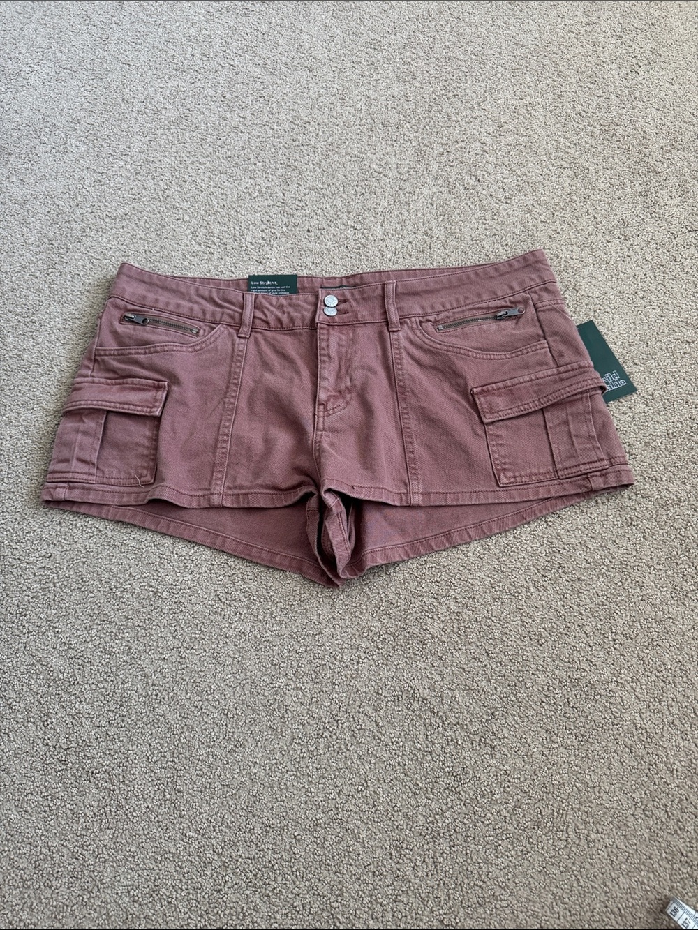 S81 NWT Wild Fable Low Rise Cargo Denim Shorts - Size: XL - Picture 2 of 6